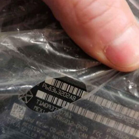 Dodge Ram 2016-2019 V6 -(2) Key Fobs & Entry Theft Hub Receiver - OEM#68363202AB - Picture 4 of 8